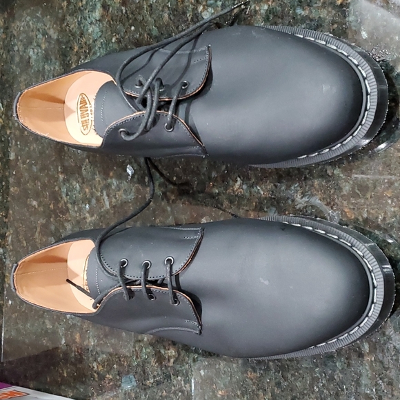 Solovair Black Greasy Leather Gibson 